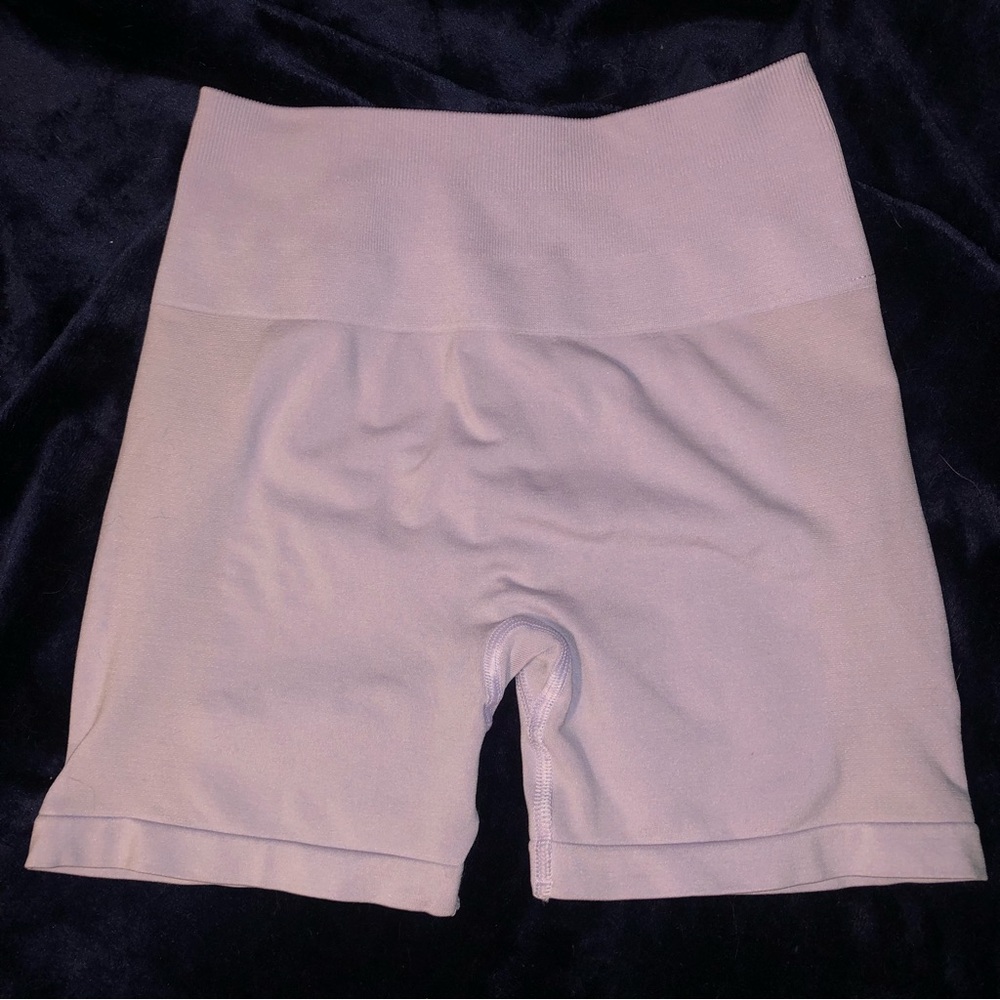 Alphalete Amplify shorts 4.5”